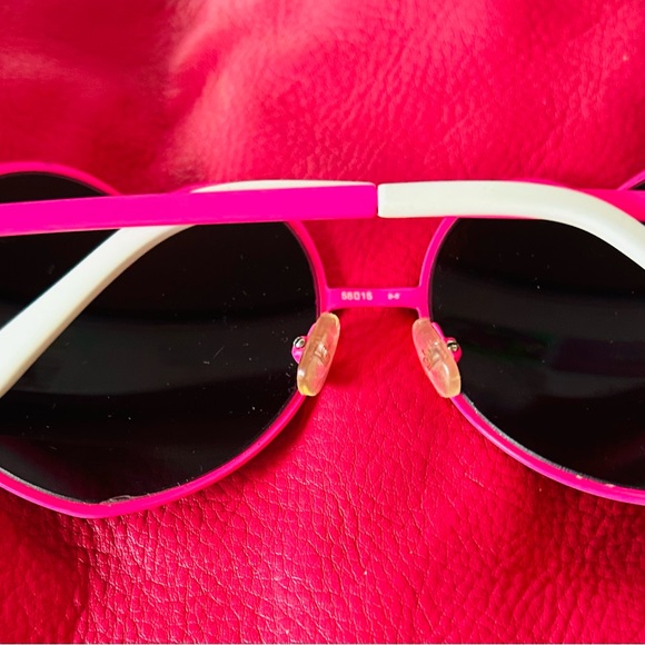 VINTAGE Y2K JUICY COTURE SUNGLASSES ๐ถ๏ธ ๐ฉท๐ถ๏ธ๐๐๐ฆ๐ฆ๐ฆ๐ถ๏ธ๐ฆ๐ถ๏ธ๐ฆ RARE FIND ! - Picture 2 of 8